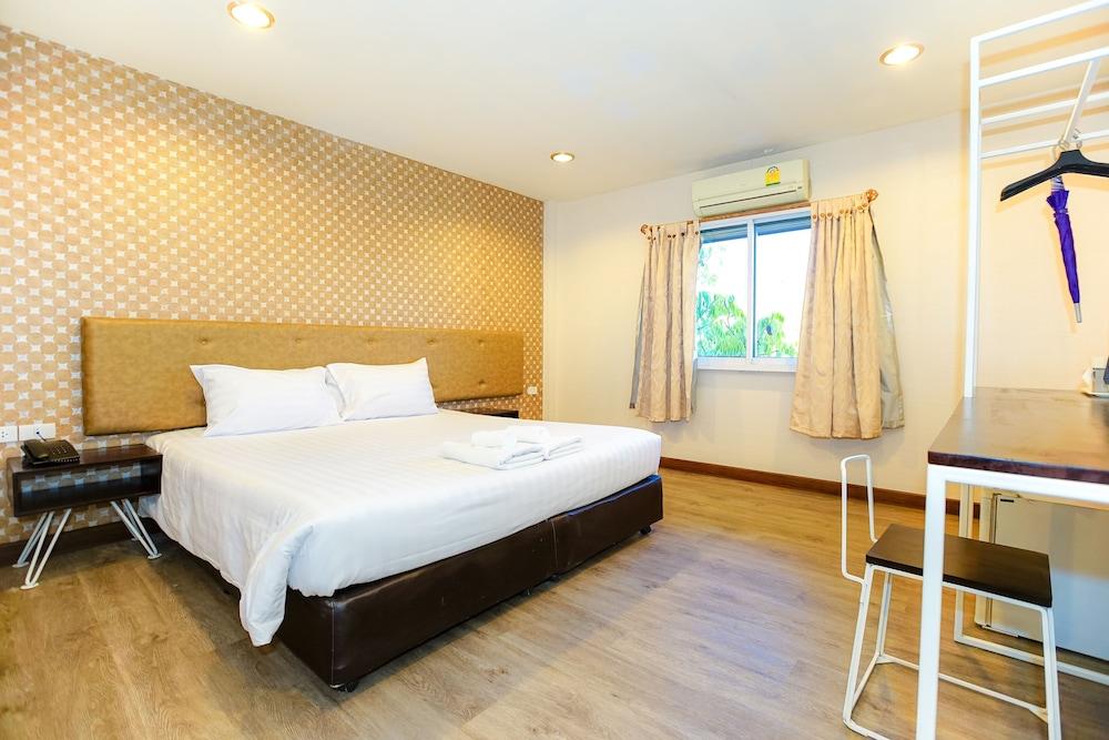 Parasol Inn Chiang Mai Old City Hotel Exterior photo